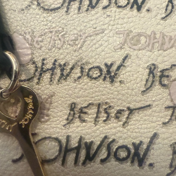 Betsy Johnson Black & Cream Tote w Pink Accents & Lock & Key - Picture 12 of 16